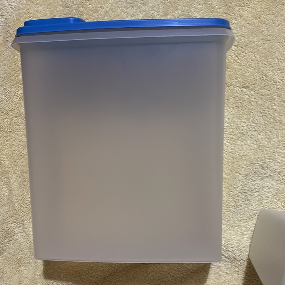 Tupperware - Picture 7 of 8